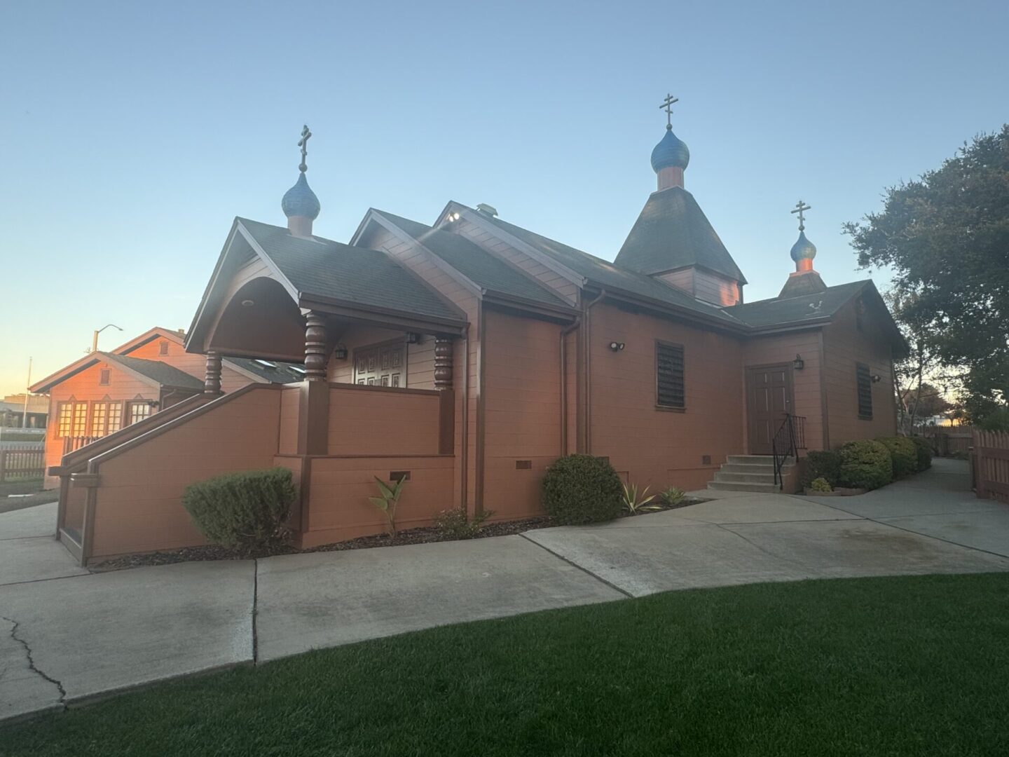 A large building with a cross on top of it.